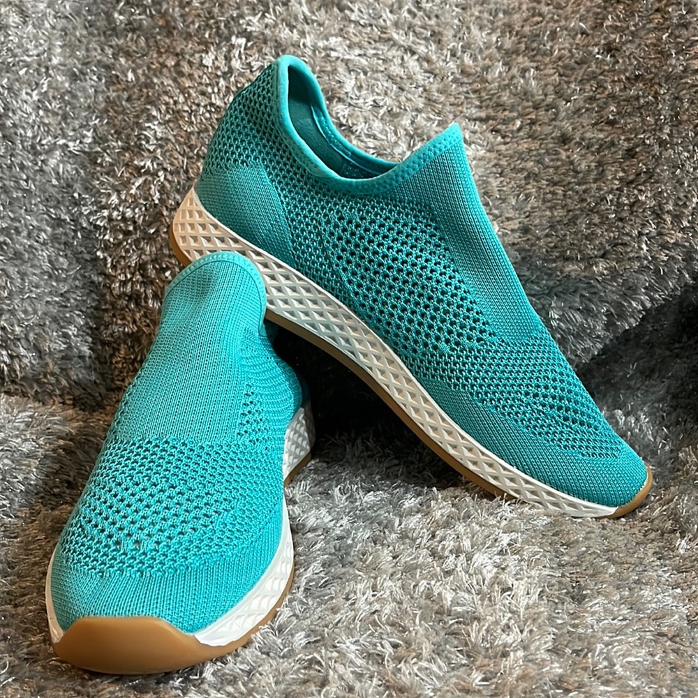 NWOT- Urban Sport by J/Slides